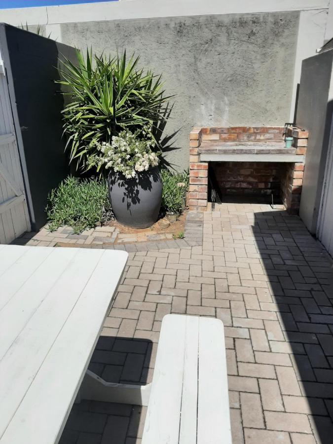 Croeso Guest House Langebaan Exterior photo