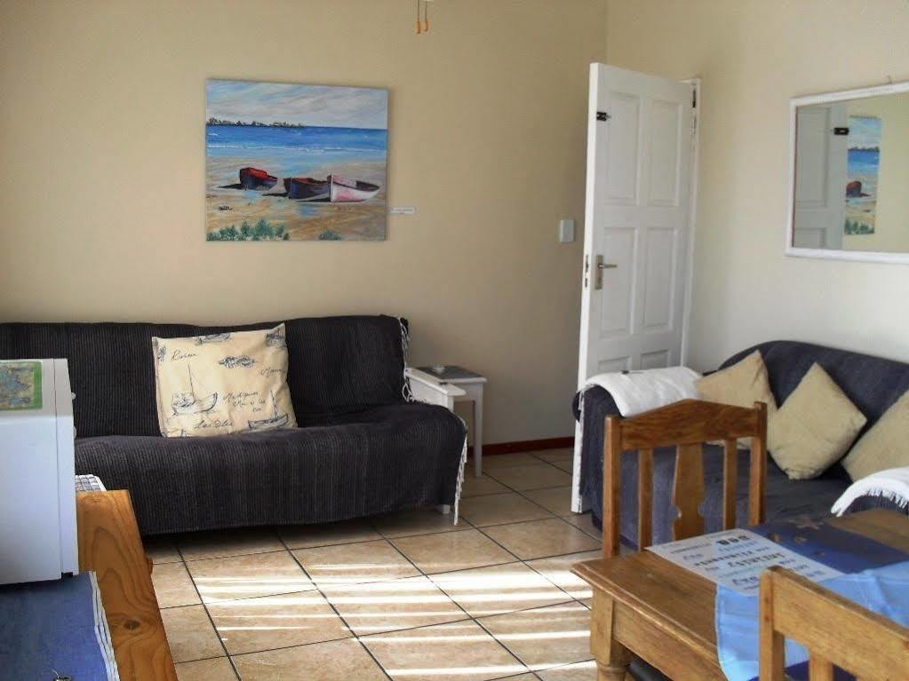 Croeso Guest House Langebaan Exterior photo