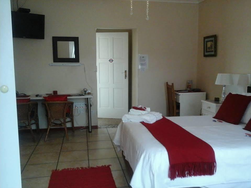 Croeso Guest House Langebaan Exterior photo