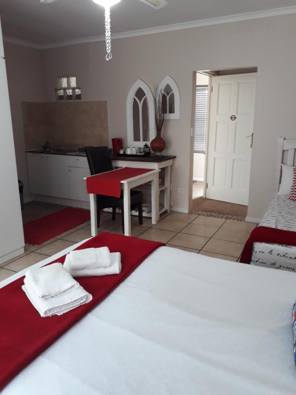 Croeso Guest House Langebaan Exterior photo
