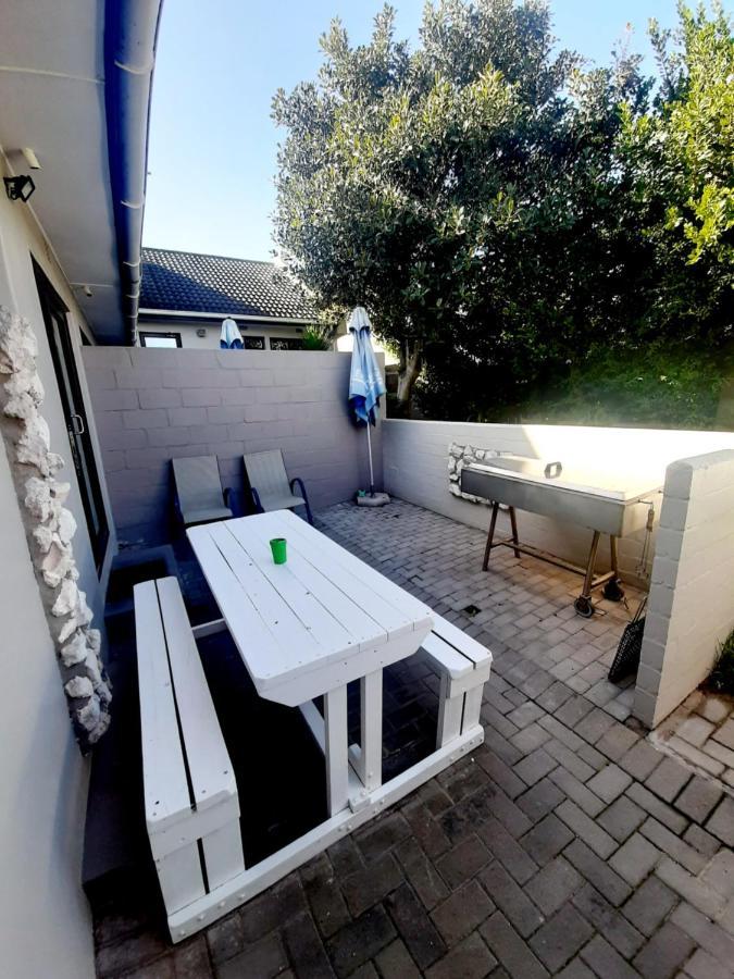 Croeso Guest House Langebaan Exterior photo